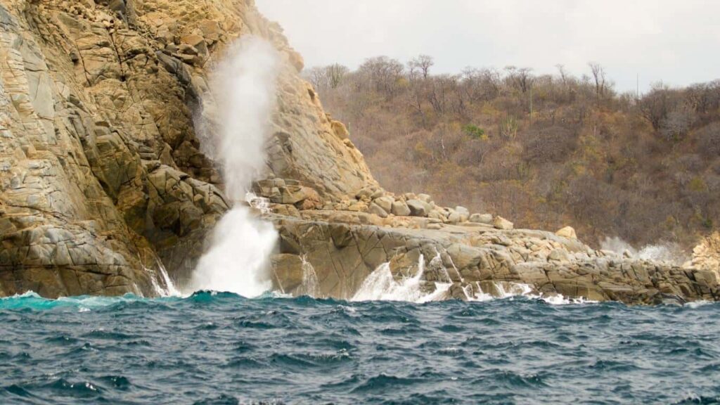 Mexico blowhole - La bufadora