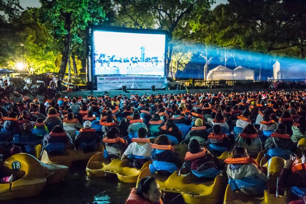 Unique romatinc thing to do in Mexico City is the lanchacinema