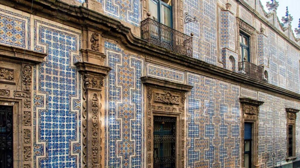 Beautiful Casa de los Azulejos in Mexico City